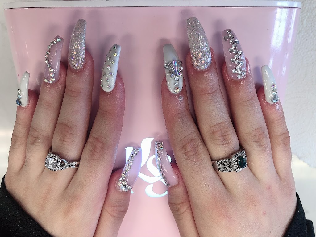 V D Nail Salon 77015