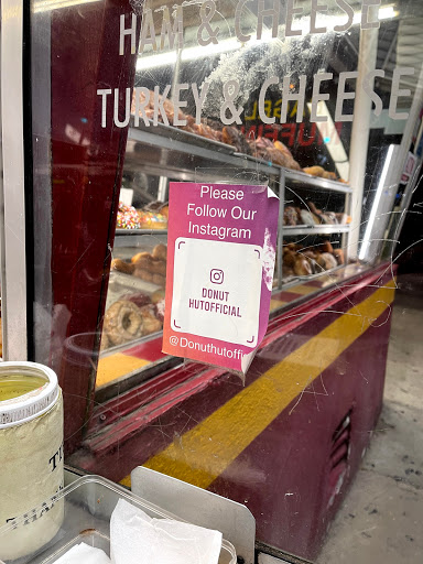 Donut Shop «Donut Hut», reviews and photos, 2025 W Magnolia Blvd, Burbank, CA 91506, USA