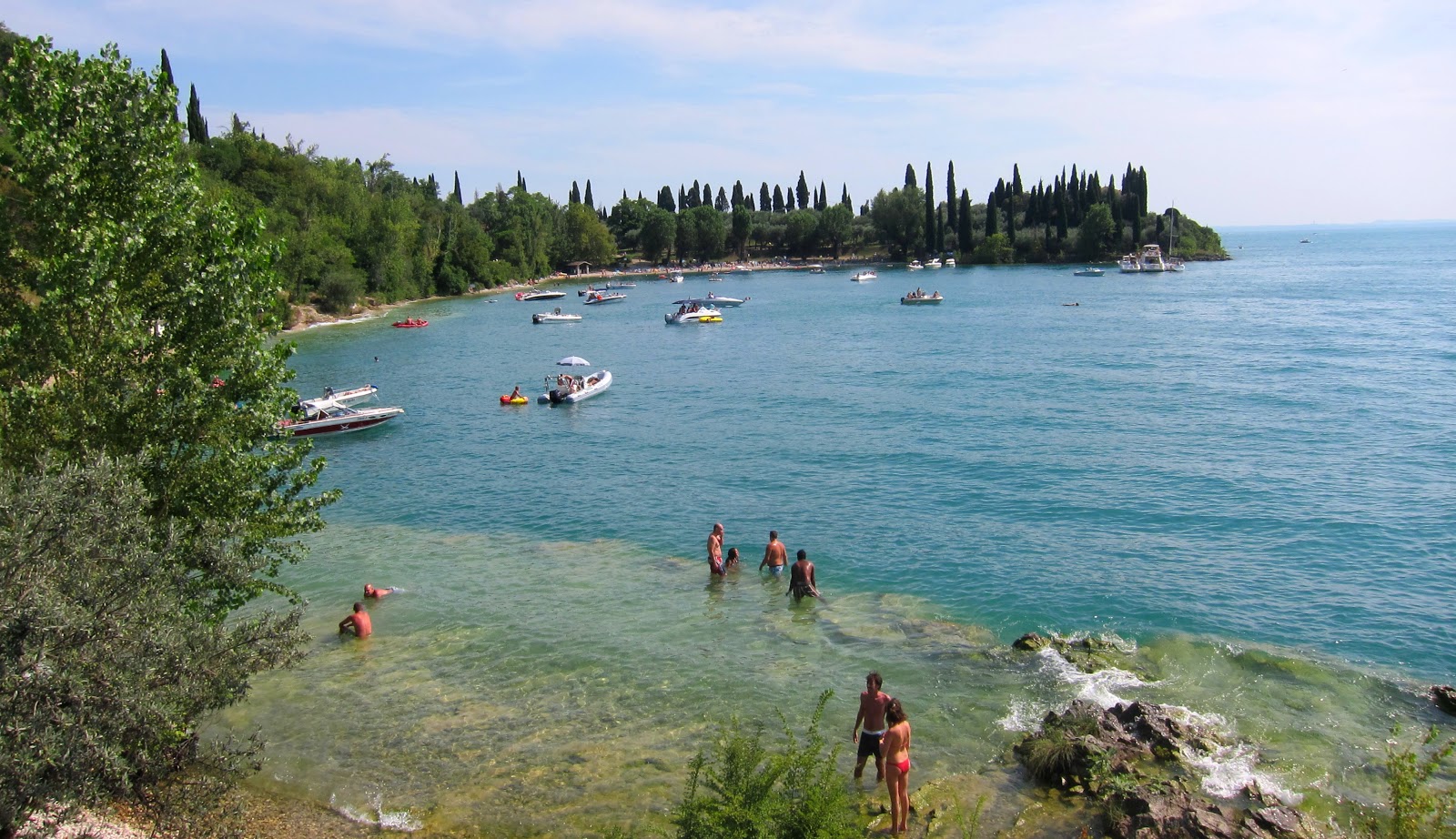 Foto von Spiaggia Baia delle Sirene mit felsiges gelände Oberfläche