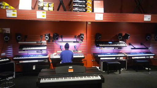 Piano store Warren