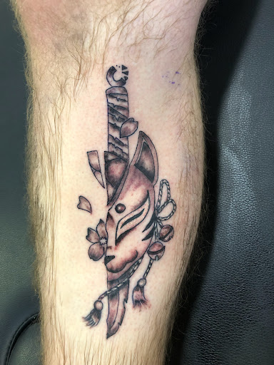 Explore back shoulder tattoo ideas for men, creative tattoo ideas in Conway, available at Foreverinkd