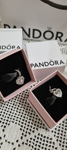 Comentarii opinii despre PANDORA Store