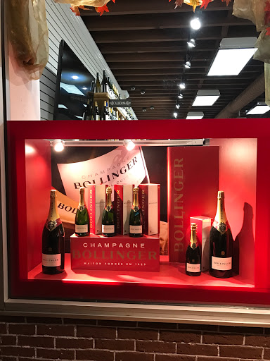 Liquor Store «Roslyn Wine & Liquor (Liquor Store)», reviews and photos, 1366 Old Northern Blvd, Roslyn, NY 11576, USA