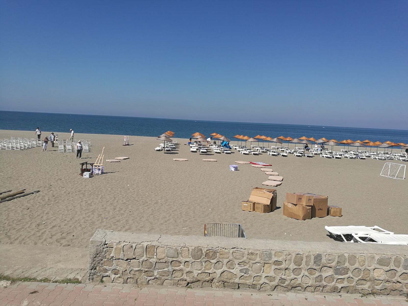 Fotografie cu Filyos Beach sprijinit de stânci