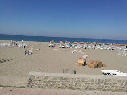 Fotografie cu Filyos Beach sprijinit de stânci