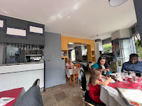 Atmosphère du Restaurant méditerranéen Au Petit Châlet à Colombes - n°12