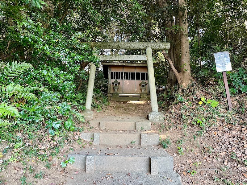 権現神社