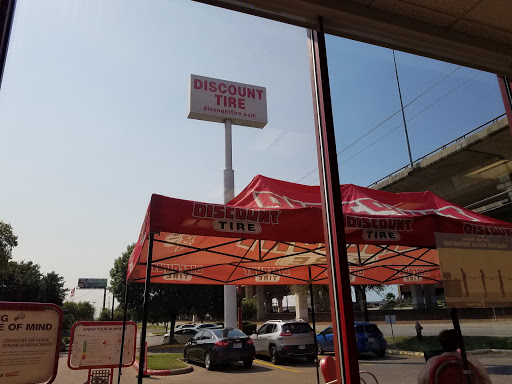 Tire Shop «Discount Tire Store», reviews and photos, 8219 Research Blvd, Austin, TX 78758, USA