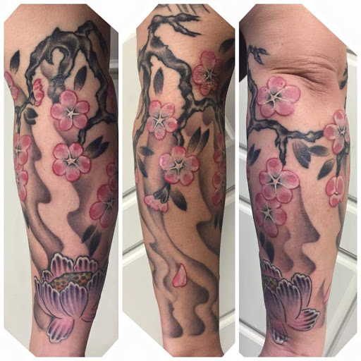 Tattoo Shop «Lucky Devil Tattoo Parlor», reviews and photos, 931 S Ridgewood Ave, Edgewater, FL 32132, USA