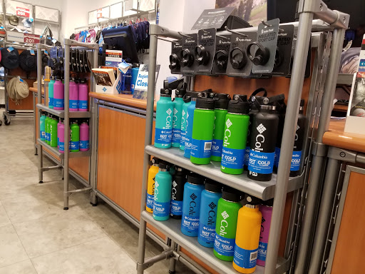 Sportswear Store «Columbia Sportswear Store - Gilroy, CA», reviews and photos, 681 Leavesley Rd d135, Gilroy, CA 95020, USA