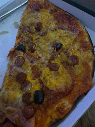 Photo n°8 de Le Kiosque à Pizzas à Saint-Pourçain-sur-Sioule ()