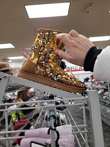 Clothing Store «Burlington Coat Factory», reviews and photos, 833 Lancaster Dr NE, Salem, OR 97301, USA