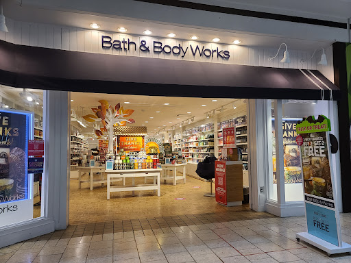 Shopping Mall «Lakeforest Mall», reviews and photos, 701 Russell Ave, Gaithersburg, MD 20877, USA