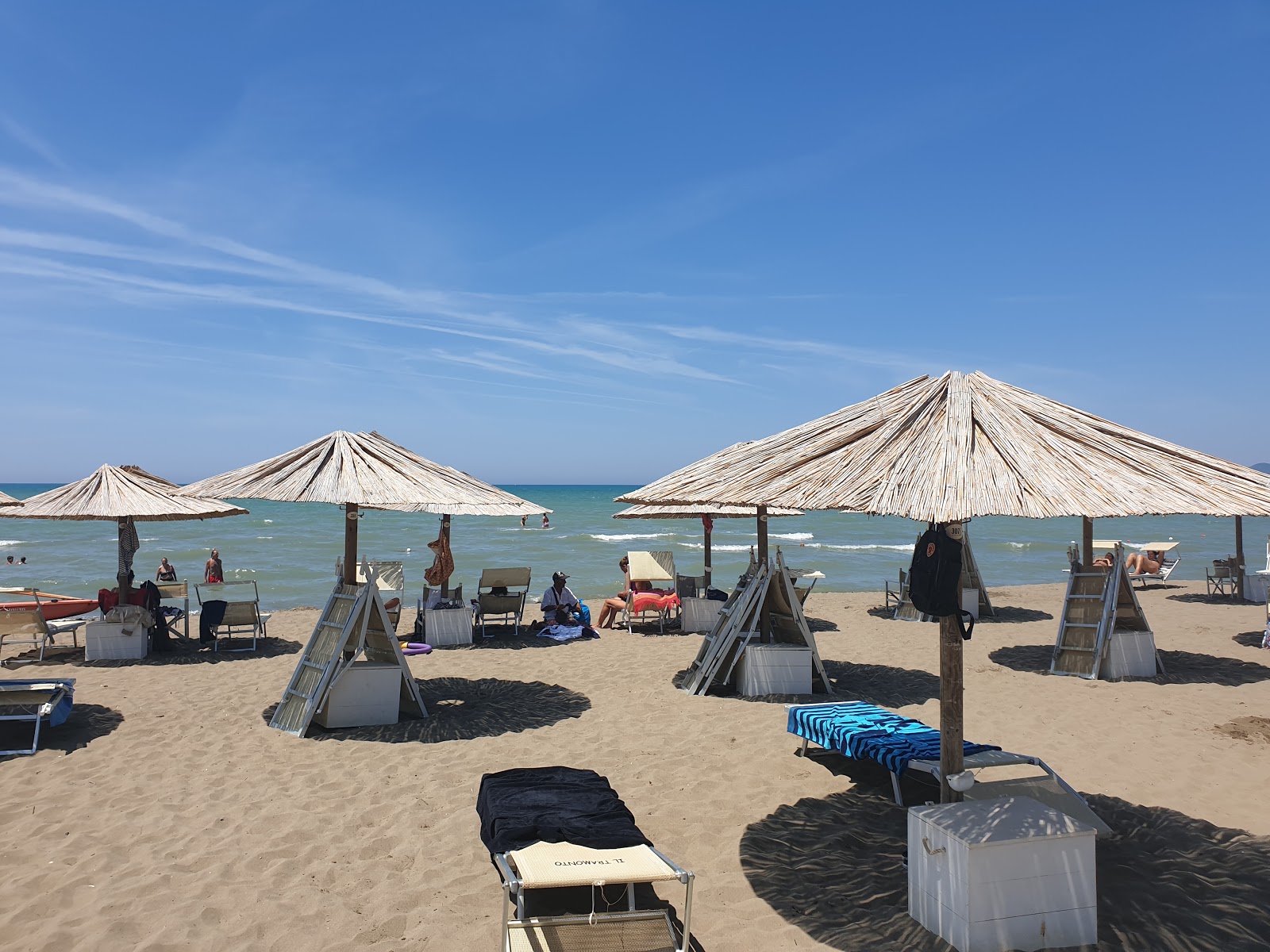 Foto von Spiaggia Oasi di Macchiatonda - guter haustierfreundlicher Ort für den Urlaub
