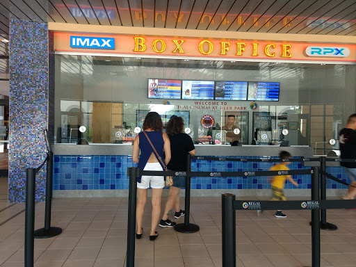 Movie Theater «Regal Cinemas Deer Park 16 IMAX & RPX», reviews and photos, 455 Commack Rd, Deer Park, NY 11729, USA
