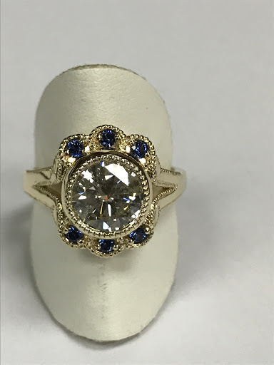 Jewelry Store «Jewelry Connection Inc», reviews and photos, 956 Brookwood Center, Fenton, MO 63026, USA