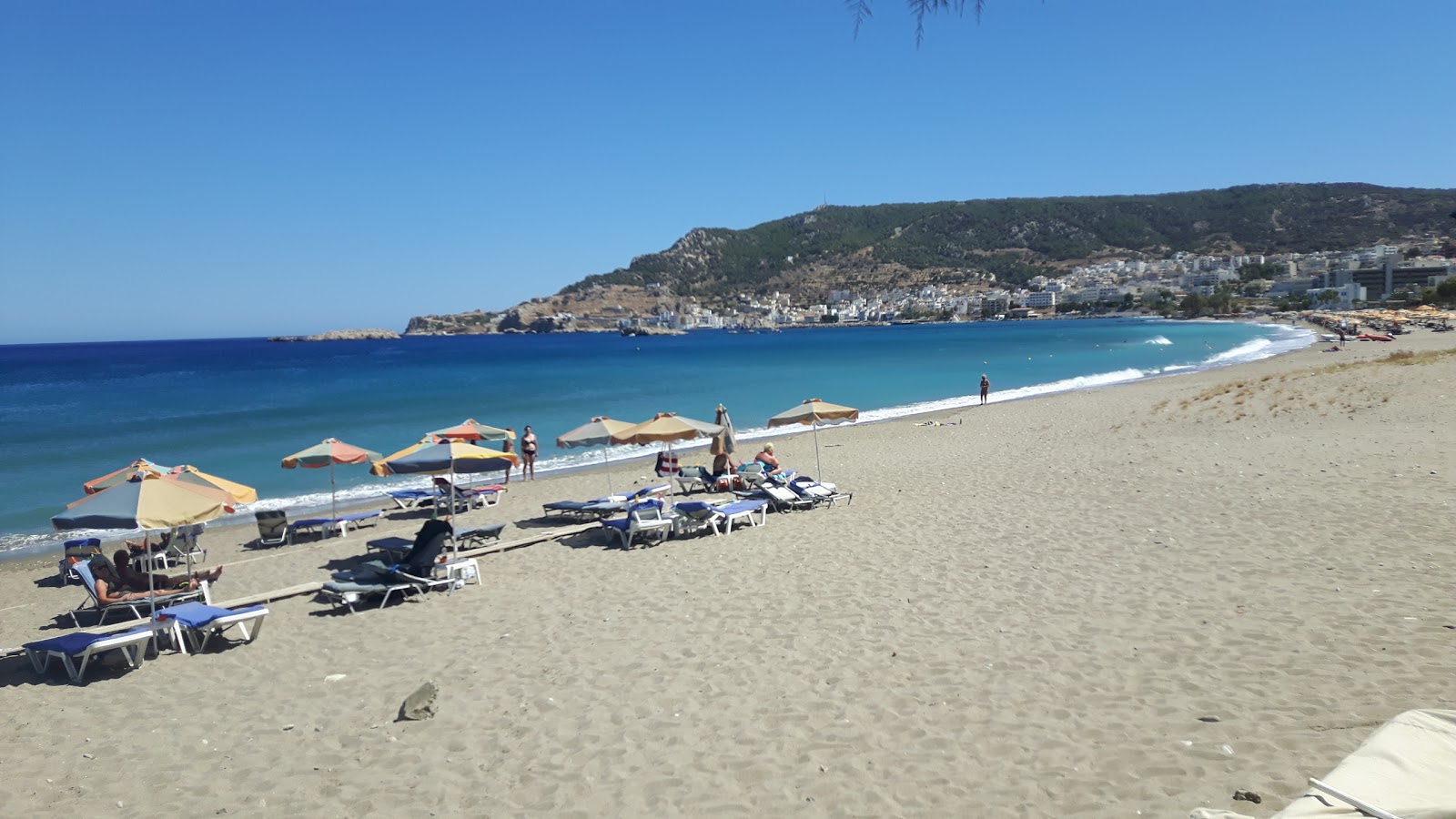 Foto von Limniatis beach und die siedlung