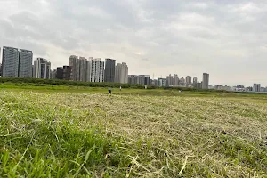 Touqian Riverside Park image