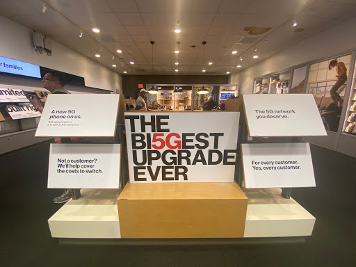 Cell Phone Store «Verizon», reviews and photos, 90-15 Queens Blvd, Elmhurst, NY 11373, USA