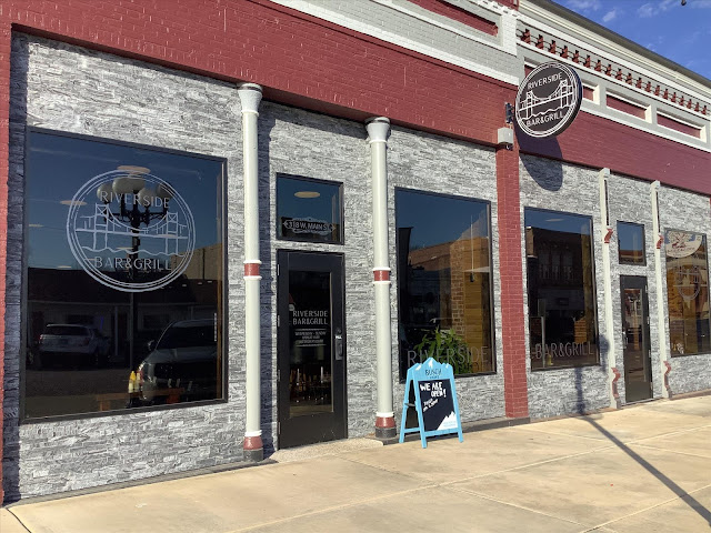 Riverside Bar & Grill