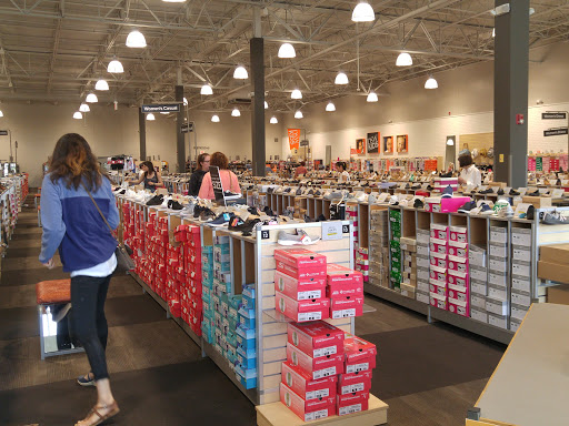 Shoe Store «DSW Designer Shoe Warehouse», reviews and photos, 276 New Britain Ave, Plainville, CT 06062, USA