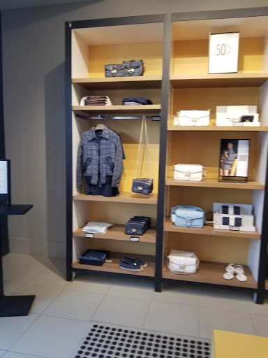 Clothing Store «Coach», reviews and photos, 1 Premium Outlet Blvd #201, Tinton Falls, NJ 07753, USA