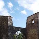 Photo n° 7 de l'avis de christiane.e fait le 27/08/2018 à 09:55 pour Entrée P1 parking visiteurs / parking des Combes - cité de Pérouges à Pérouges