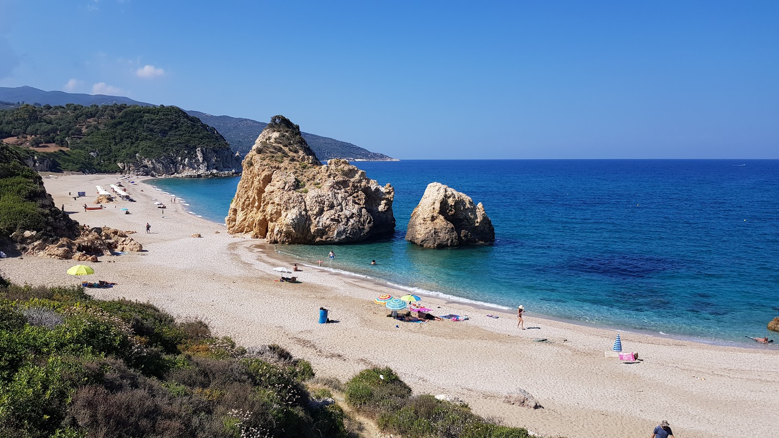 Photo de Potistika beach avec baie spacieuse