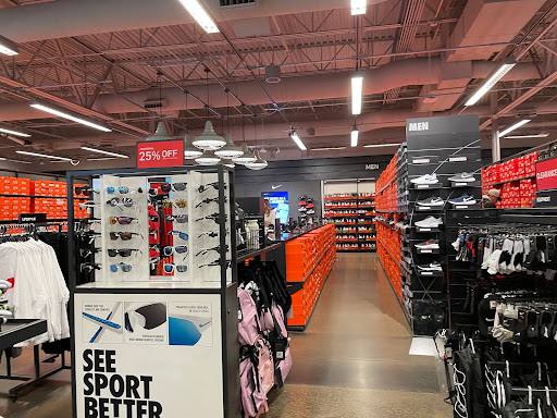 Shopping Mall «Woodburn Premium Outlets», reviews and photos, 1001 N Arney Rd, Woodburn, OR 97071, USA