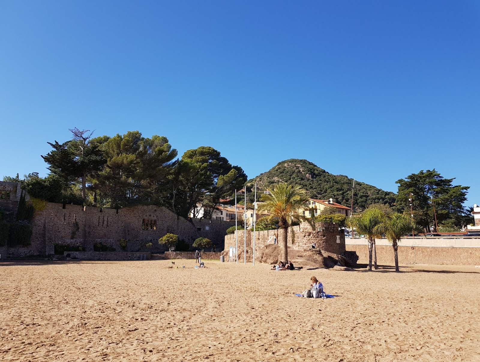 Φωτογραφία του Chateau beach με επίπεδο καθαριότητας πολύ καθαρό