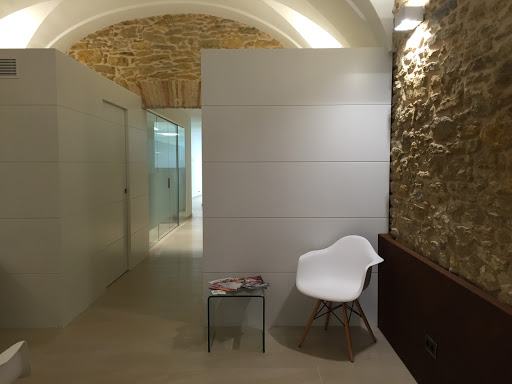 Clinica Gironella,  Clinica dental i Medicina estètica La Bisbal d'Empordà en La Bisbal d'Empordà, Girona