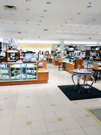 Department Store «Saks Fifth Avenue», reviews and photos, 26100 Cedar Rd, Beachwood, OH 44122, USA