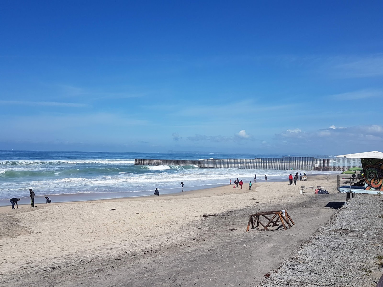 Playa de Tijuana'in fotoğrafı kahverengi kum yüzey ile