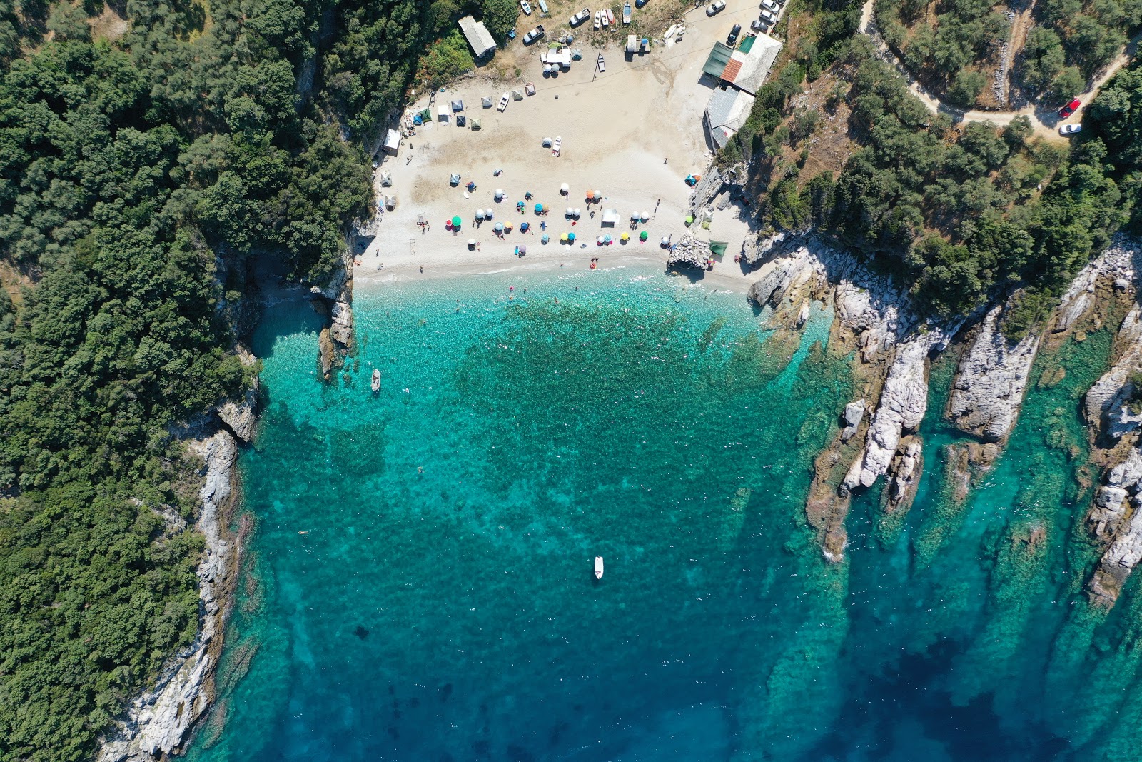 Photo de Limnionas beach avec un niveau de propreté de très propre