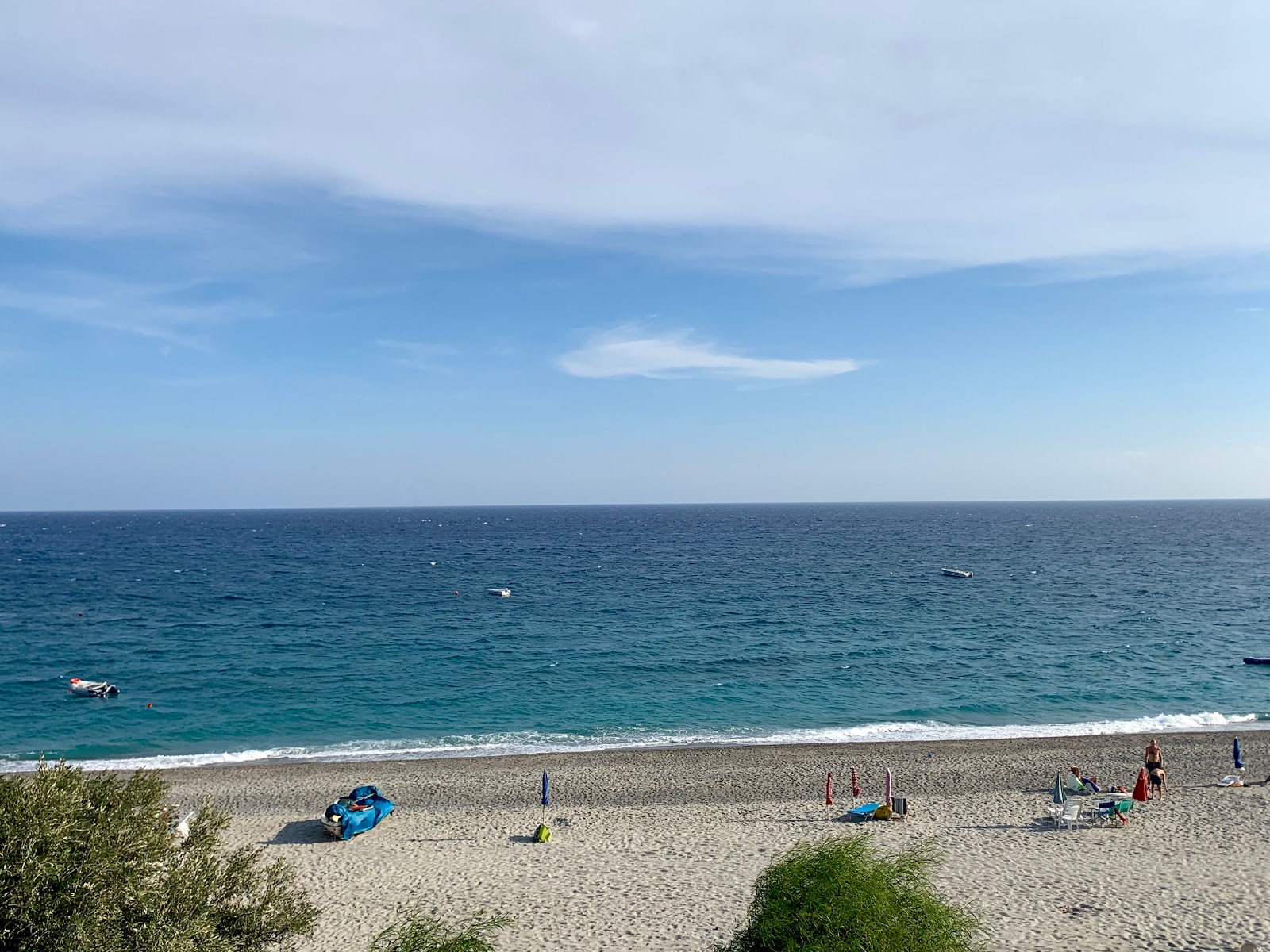 Spiaggia di Bova Marina'in fotoğrafı düz ve uzun ile birlikte