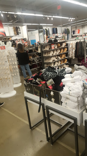 Clothing Store «Old Navy», reviews and photos, 17470 Southcenter Pkwy, Tukwila, WA 98188, USA