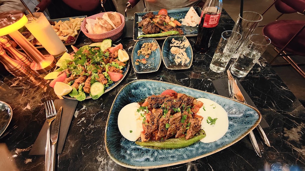 Arkadasch Restaurant & Lounge