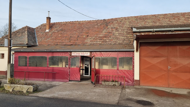 Opinii despre Tűzoltó Club és büfé în Szigetszentmárton - Kocsma