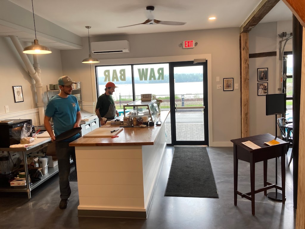 Jolie Rogers Raw Bar 04578