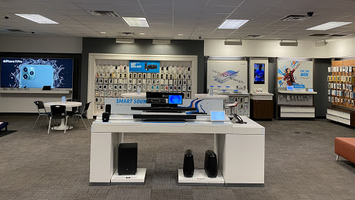Cell Phone Store «AT&T», reviews and photos, 709 Lewis And Clark Parkway, Clarksville, IN 47129, USA