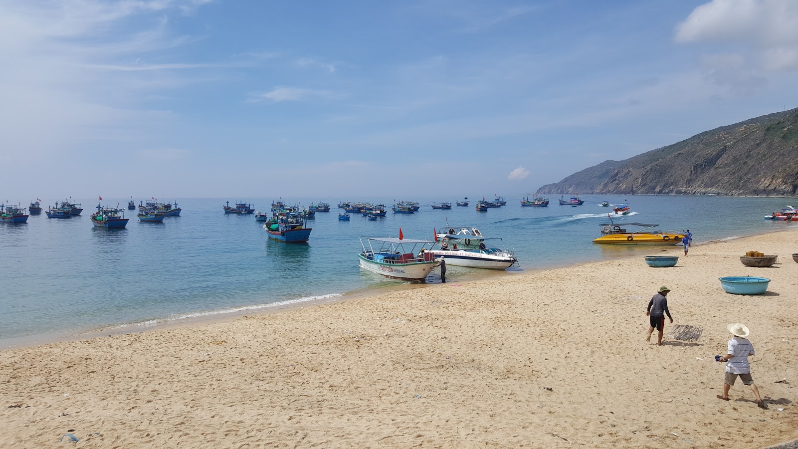 Photo of Xuong Ly Beach with partly clean level of cleanliness