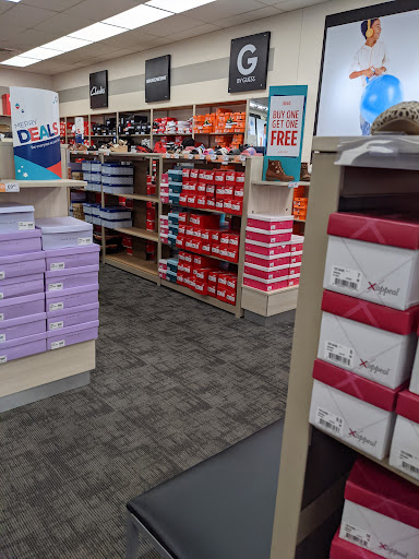 Shoe Store «Rack Room Shoes», reviews and photos, 2809 Battleground Ave, Greensboro, NC 27455, USA