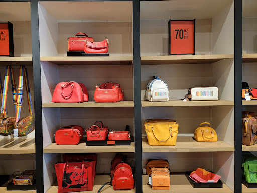 Outlet Mall «Tanger Outlet Riverhead», reviews and photos, 200 Tanger Mall Dr, Riverhead, NY 11901, USA