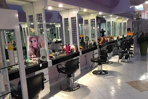 Bella's Beauty Salon & day Spa image