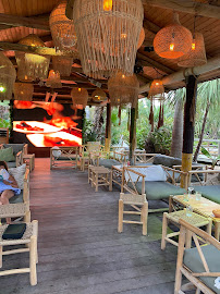 Atmosphère du Restaurant de hamburgers Tiki Oasis à Ramatuelle - n°4