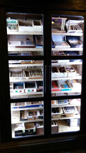Tobacco Shop «Hollywood Smokes», reviews and photos, 6857 159th St, Tinley Park, IL 60477, USA