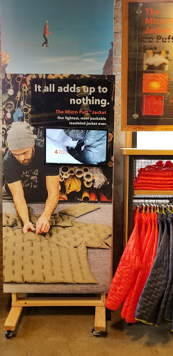 Clothing Store «Patagonia Chicago Lincoln Park», reviews and photos, 1800 N Clybourn Ave, Chicago, IL 60614, USA