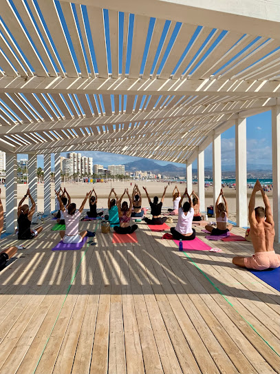 Yoga con @aleksa.demi - Av. de Niza, s/n, 03540 Alicante, Spain