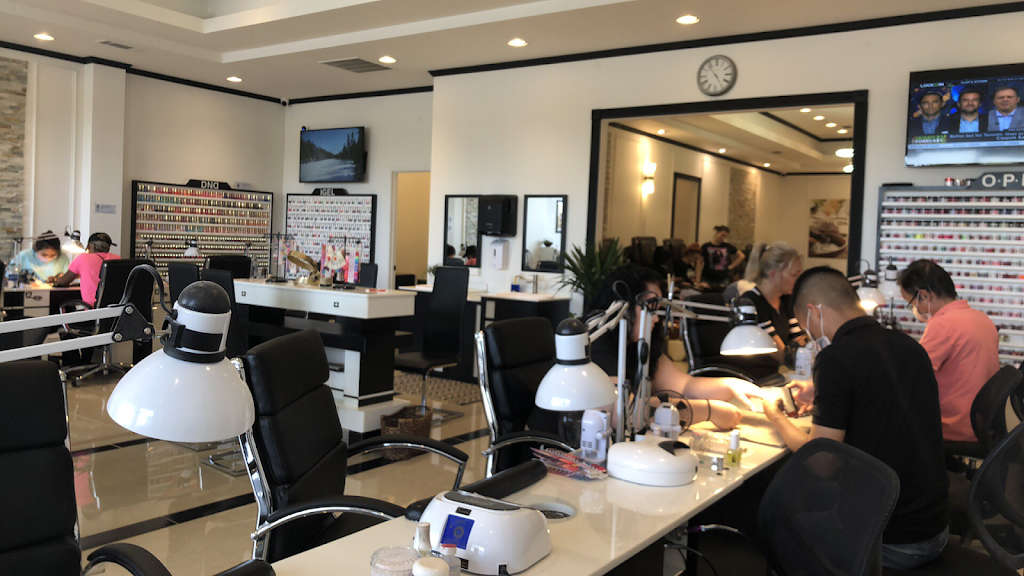 LUX NAILS & SPA 35404