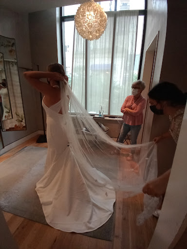 Bridal Shop «BHLDN», reviews and photos, 8 E Walton St, Chicago, IL 60611, USA